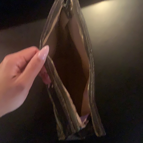 Louis Vuitton Makeup Case - Picture 4 of 6